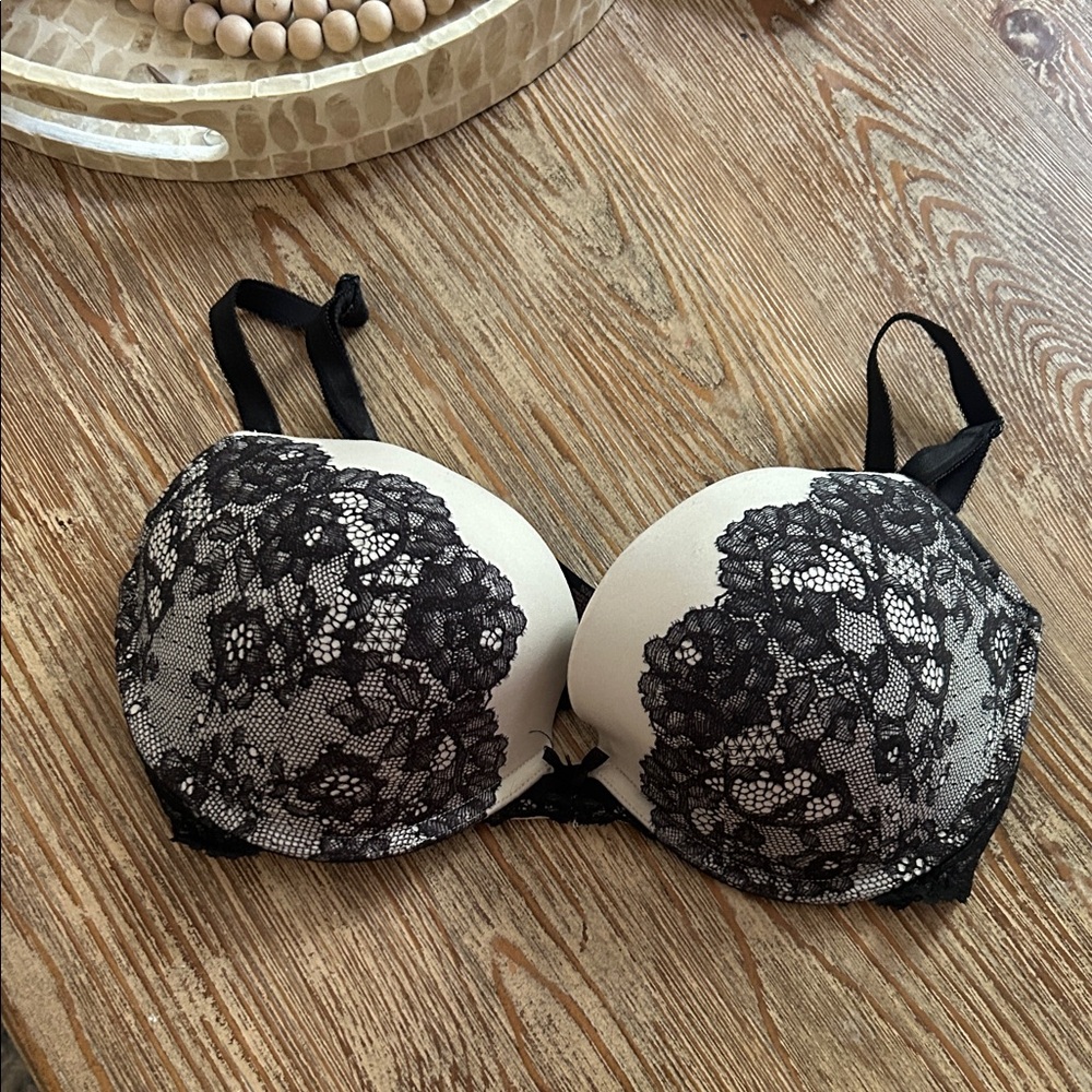 Victoria's Secret Black Lace Bra Intimates & Sleepwear - Picture 1 of 4